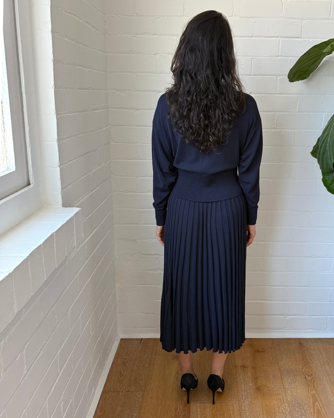 Scanlan Theodore Batwing Knit Top and Pleated Skirt Set - Size XS-S