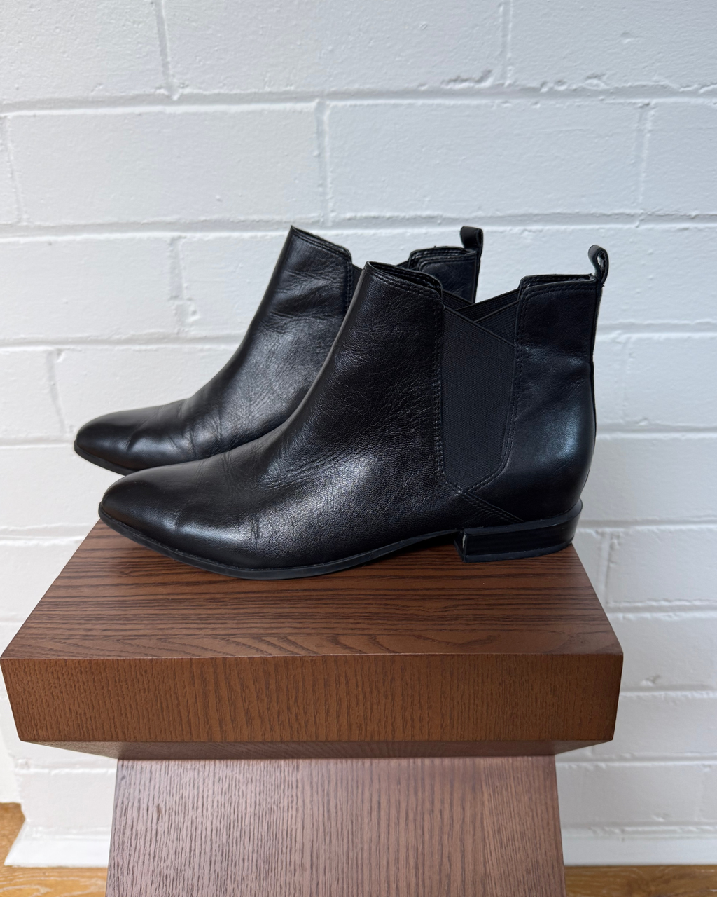 Nine West Leather Pointed Toe Chelsea Ankle Boots - Size 8.5