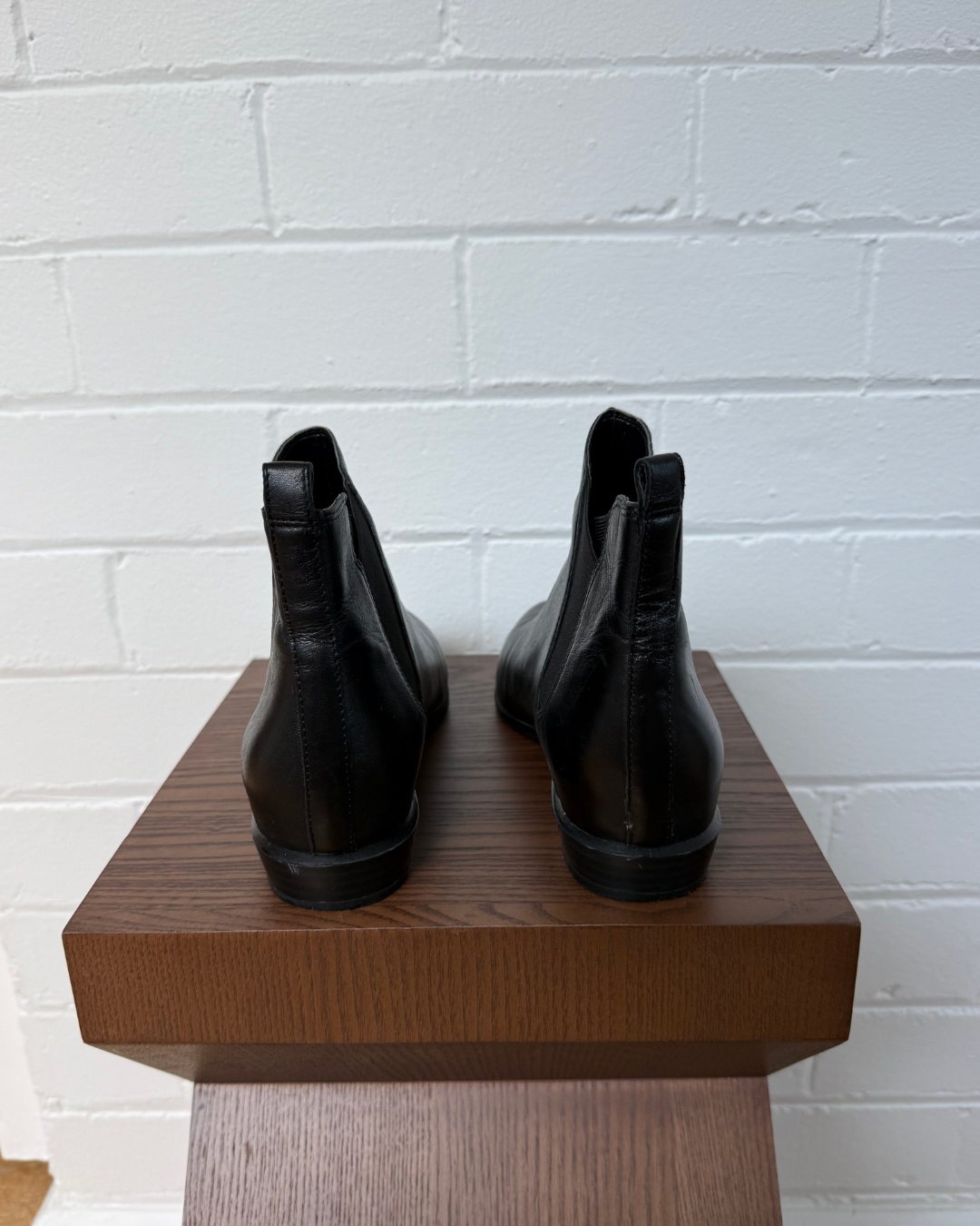 Nine West Leather Pointed Toe Chelsea Ankle Boots - Size 8.5