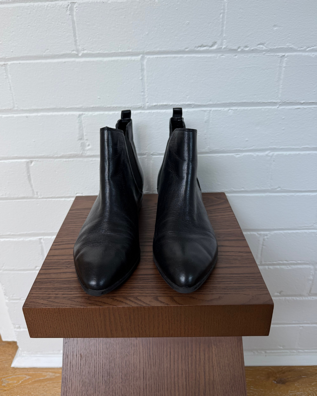 Nine West Leather Pointed Toe Chelsea Ankle Boots - Size 8.5