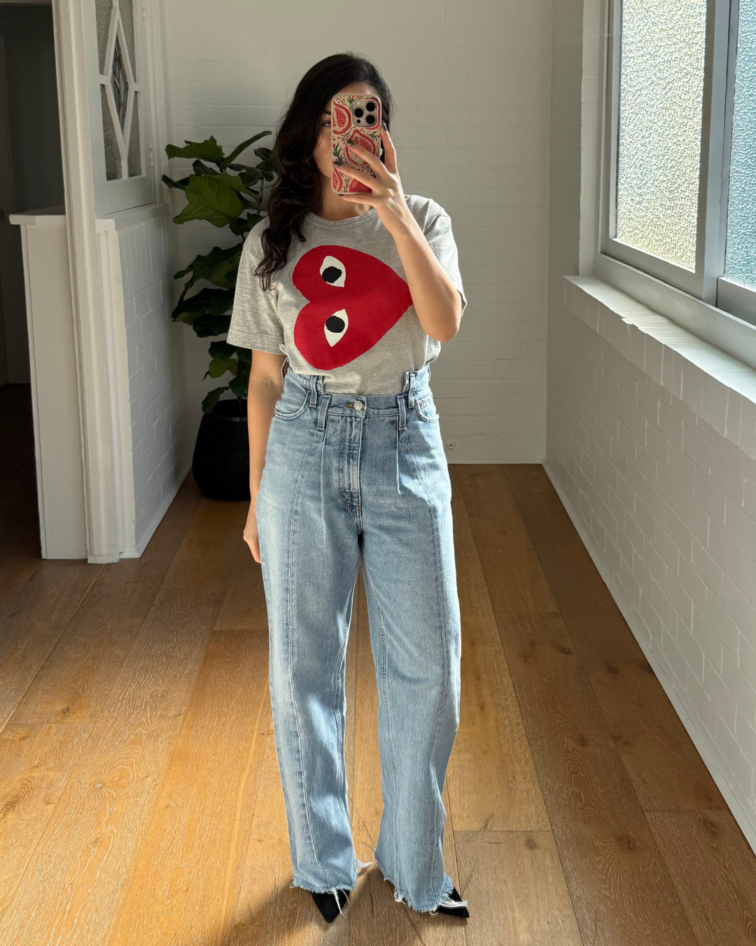 COMME des GARÇONS PLAY T-Shirt Large Side Heart - Size Medium