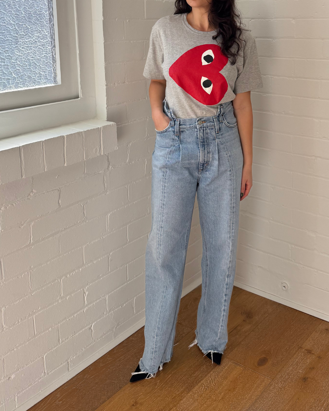COMME des GARÇONS PLAY T-Shirt Large Side Heart - Size Medium