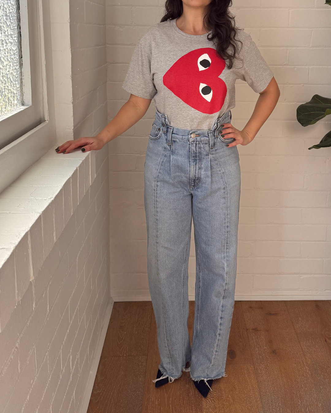 COMME des GARÇONS PLAY T-Shirt Large Side Heart - Size Medium