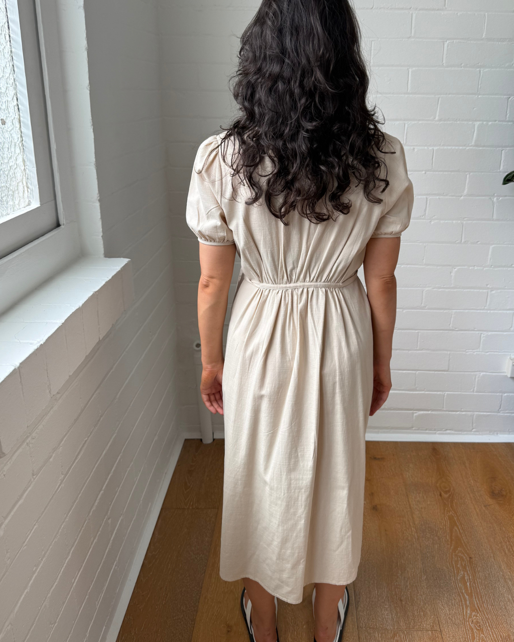 Incu Gathered Sleeve Midi Dress - Size 8