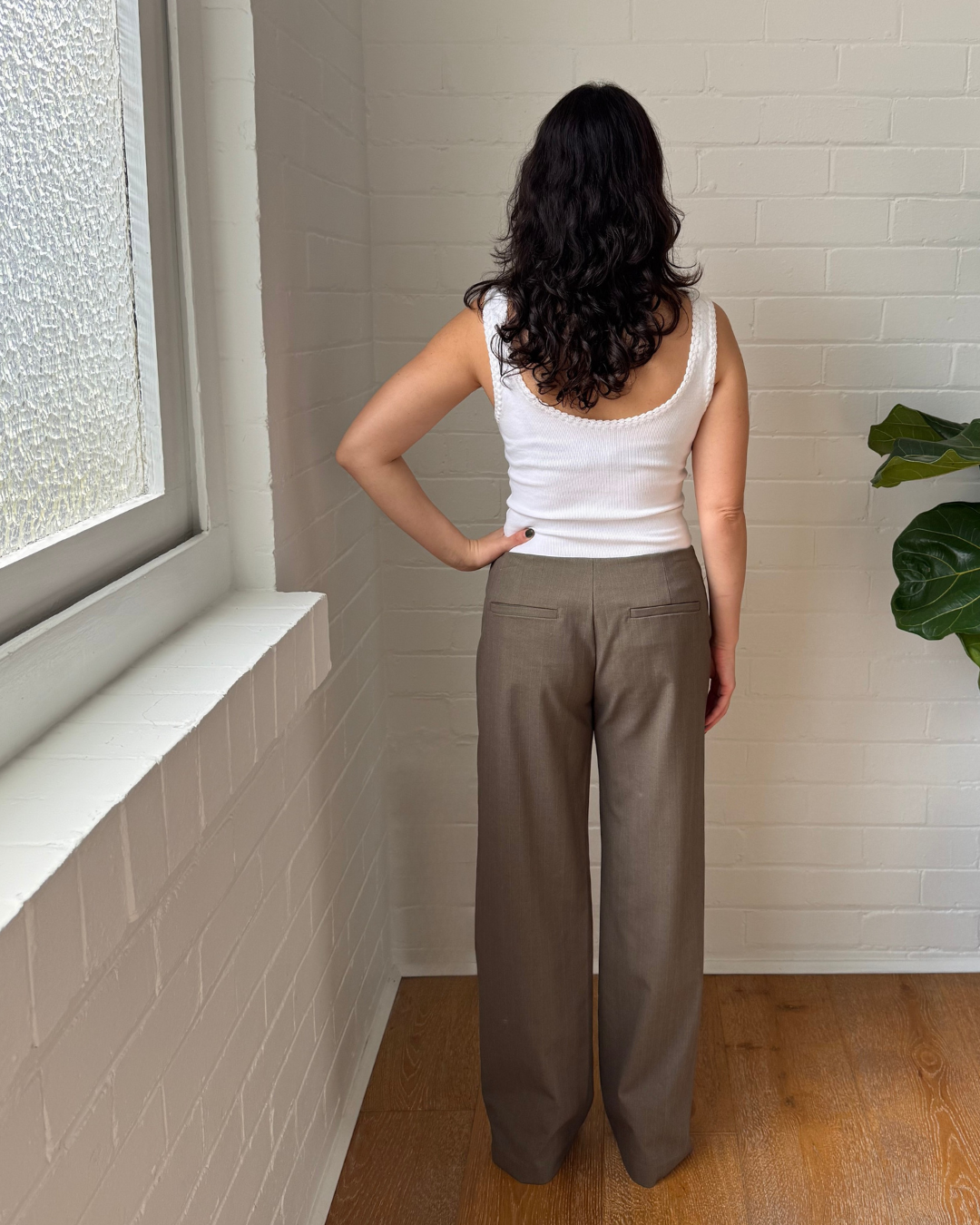 Reformation Natural Vida Low Rise Pant - Size 2 (AU 6-8)