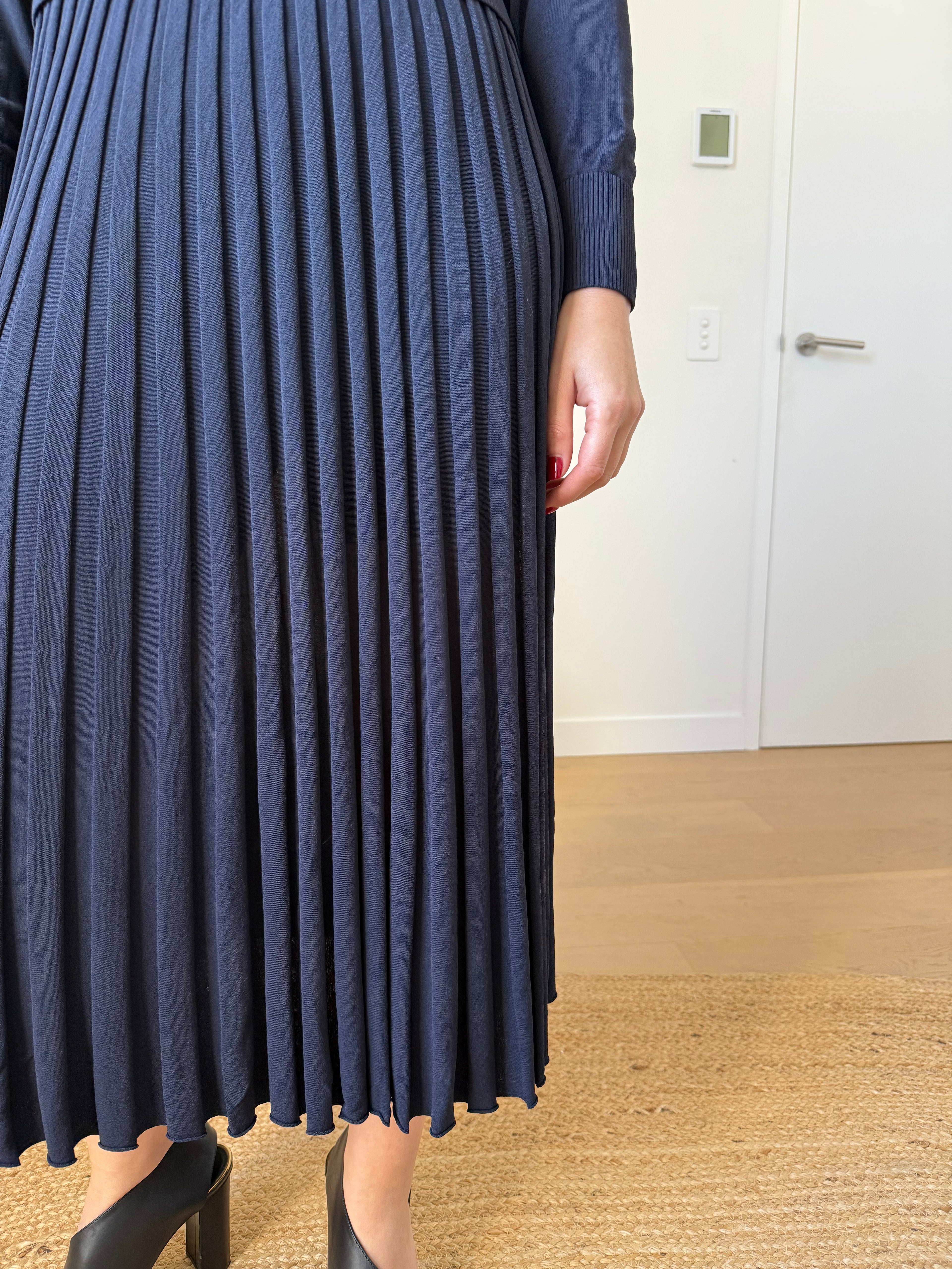 Scanlan Theodore Batwing Knit Top and Pleated Skirt Set - Size XS-S